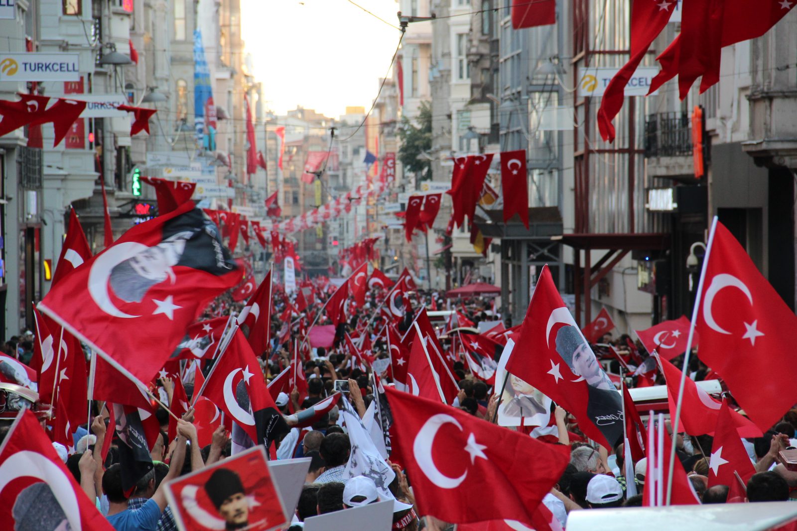 Türkiye hukuk devleti olmaktan uzaklaşıyor mu?